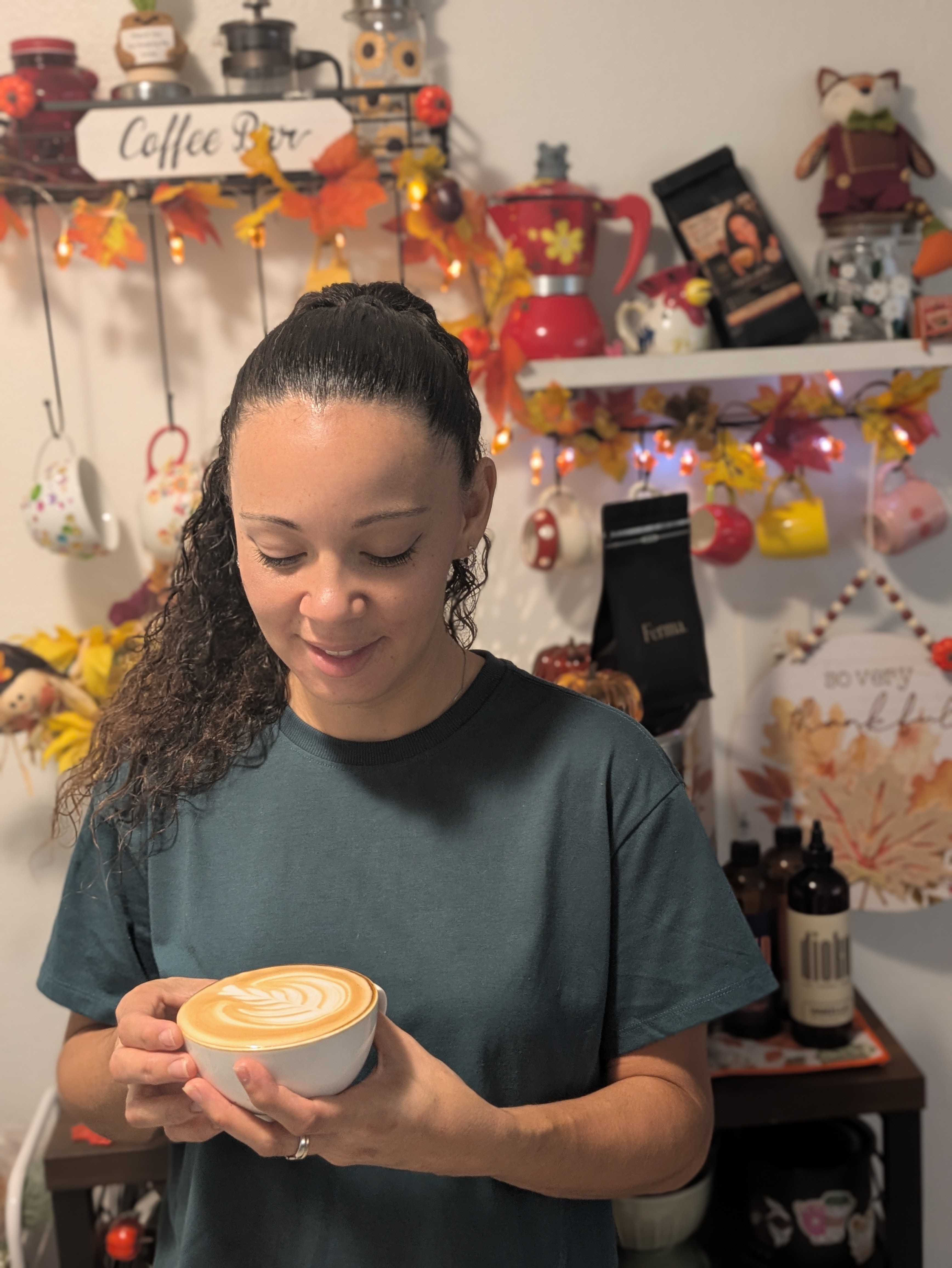 Hola, unas fotos de este maravilloso café Geisha de Colombia y mí latte art cada vez más perfeccionado.
fermacoffeeco.com