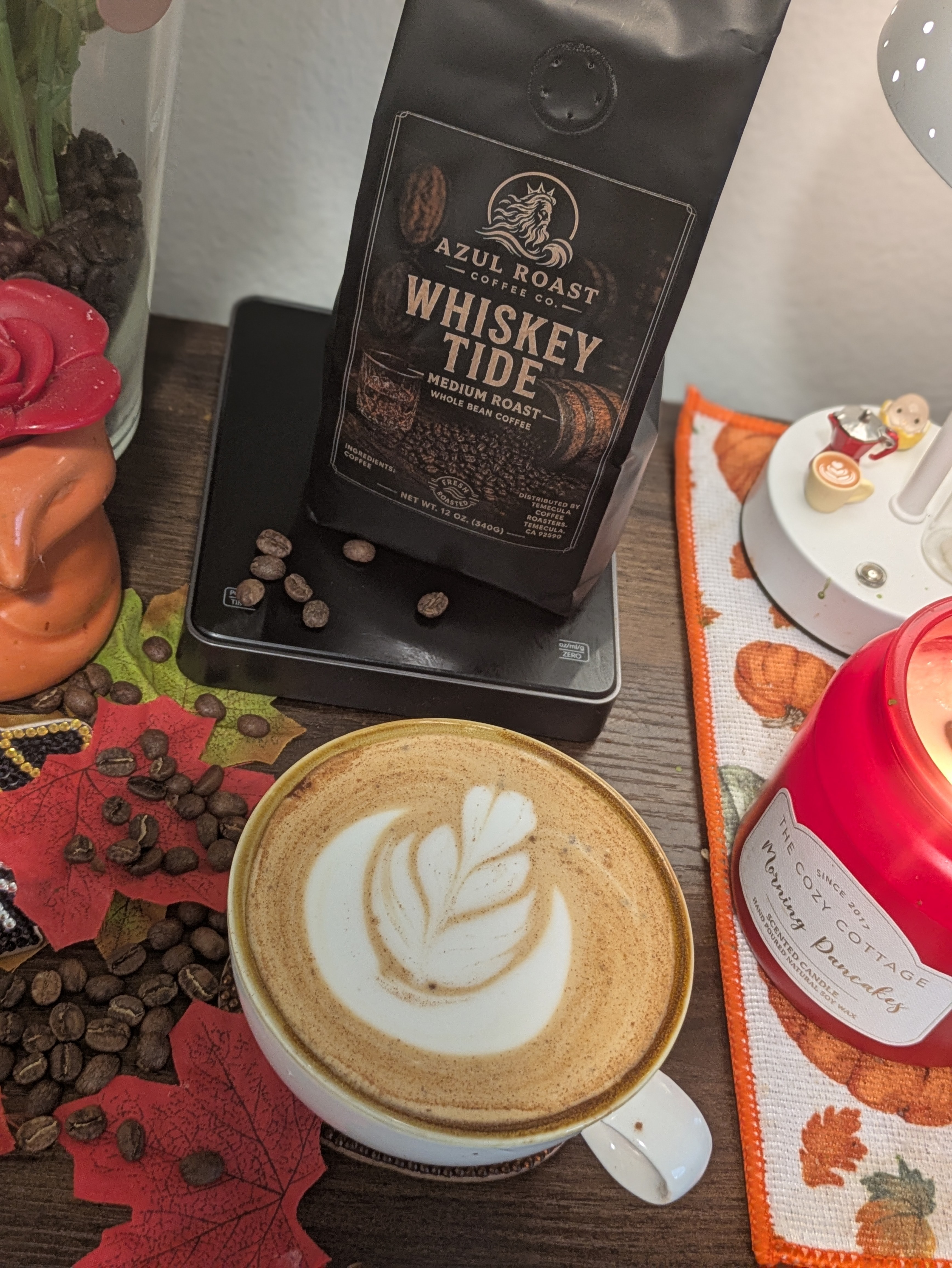 Un café con latte art y canela 🤤