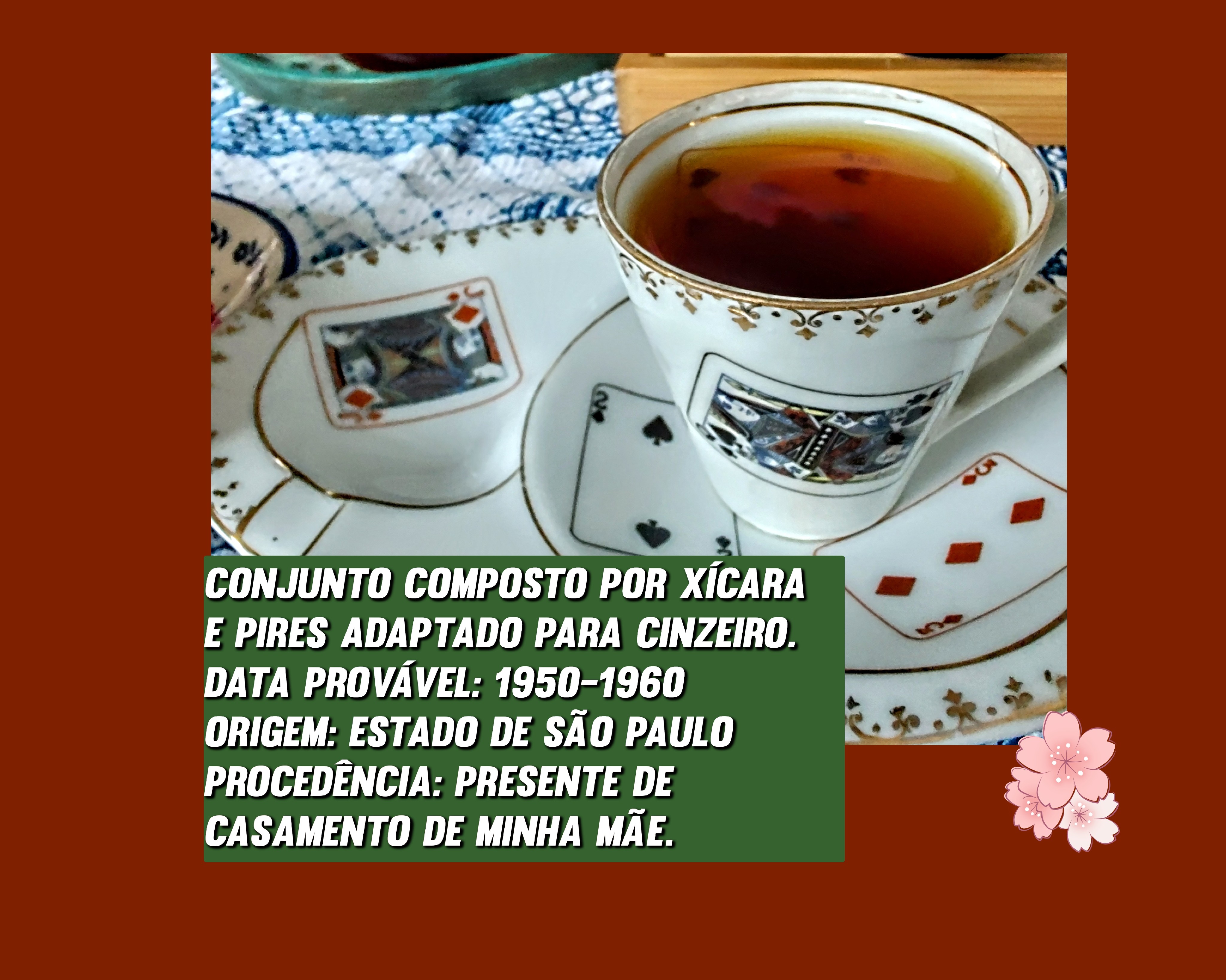 Xícara e pires de porcelana adaptado para cinzeiro, aos moldes do gosto cultural da época.
Data provável transitando entre1950/1960.
No corpo da xícara e no pires, ilustrações de cartas de baralho.
Na época, no Brasil, os cassinos eram permitidos. 