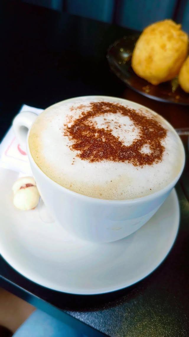 Café com um cocholatinho por cima 🥰