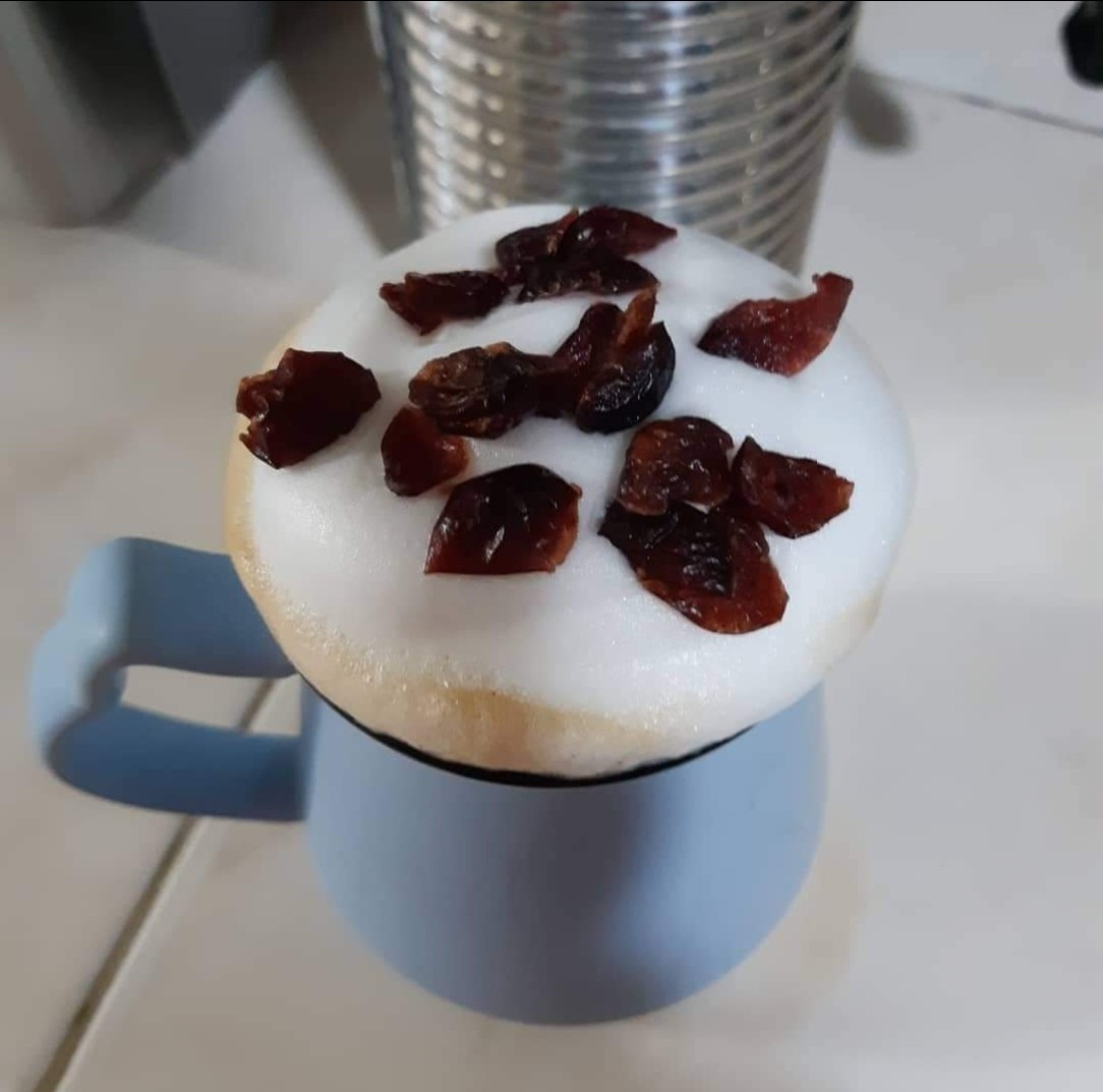 Capuchino con arándanos. 