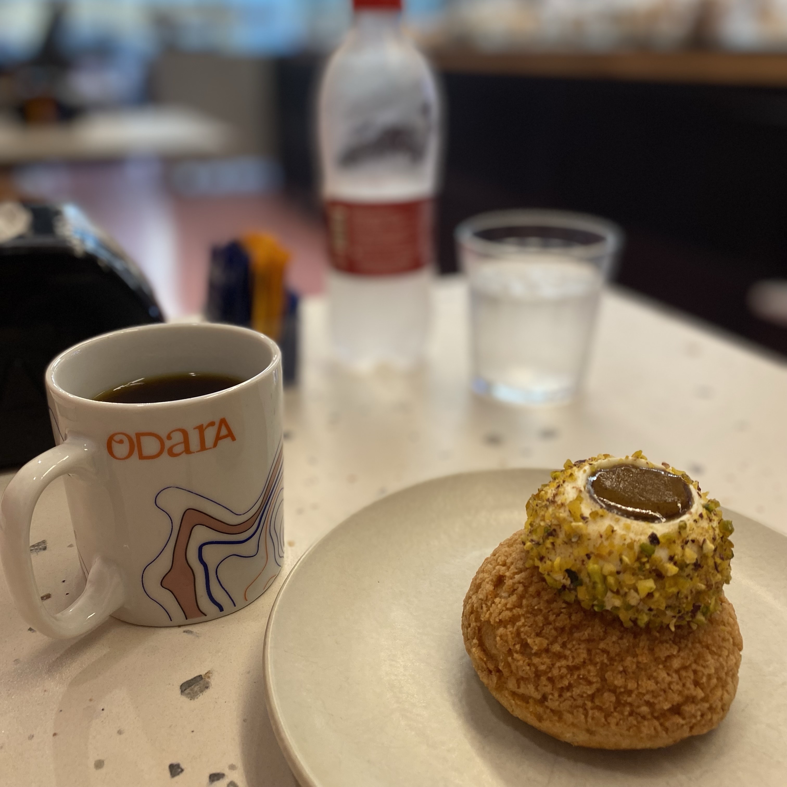 Um dos melhores cafés que provei nos últimos tempos. As notas frutadas e florais combinaram perfeitamente com o doce de pistache da @odarapaoecafe 💛
