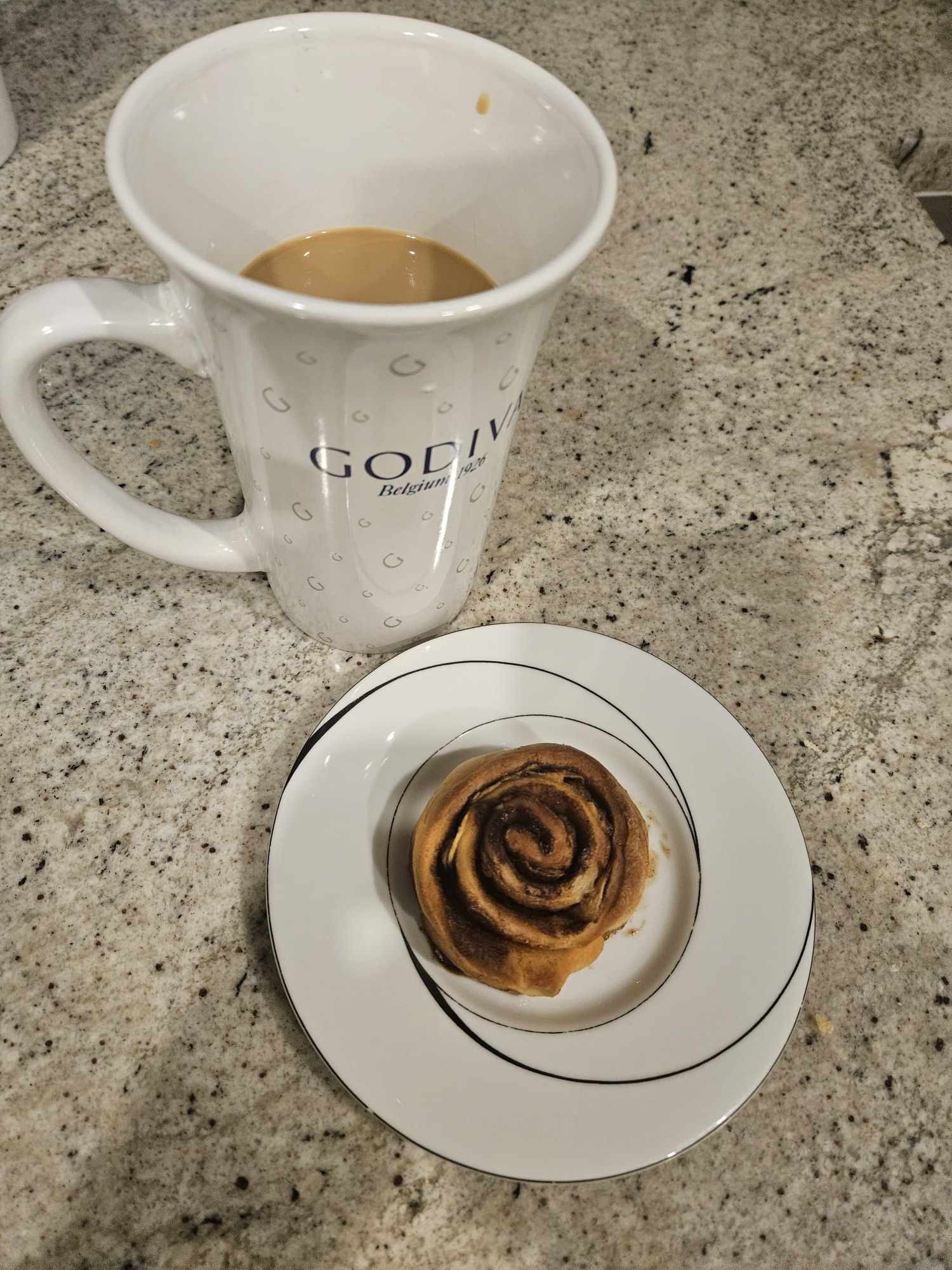 1st day of the month...first try baking cinamon roll... 🥰🥰🥰 #achieved 