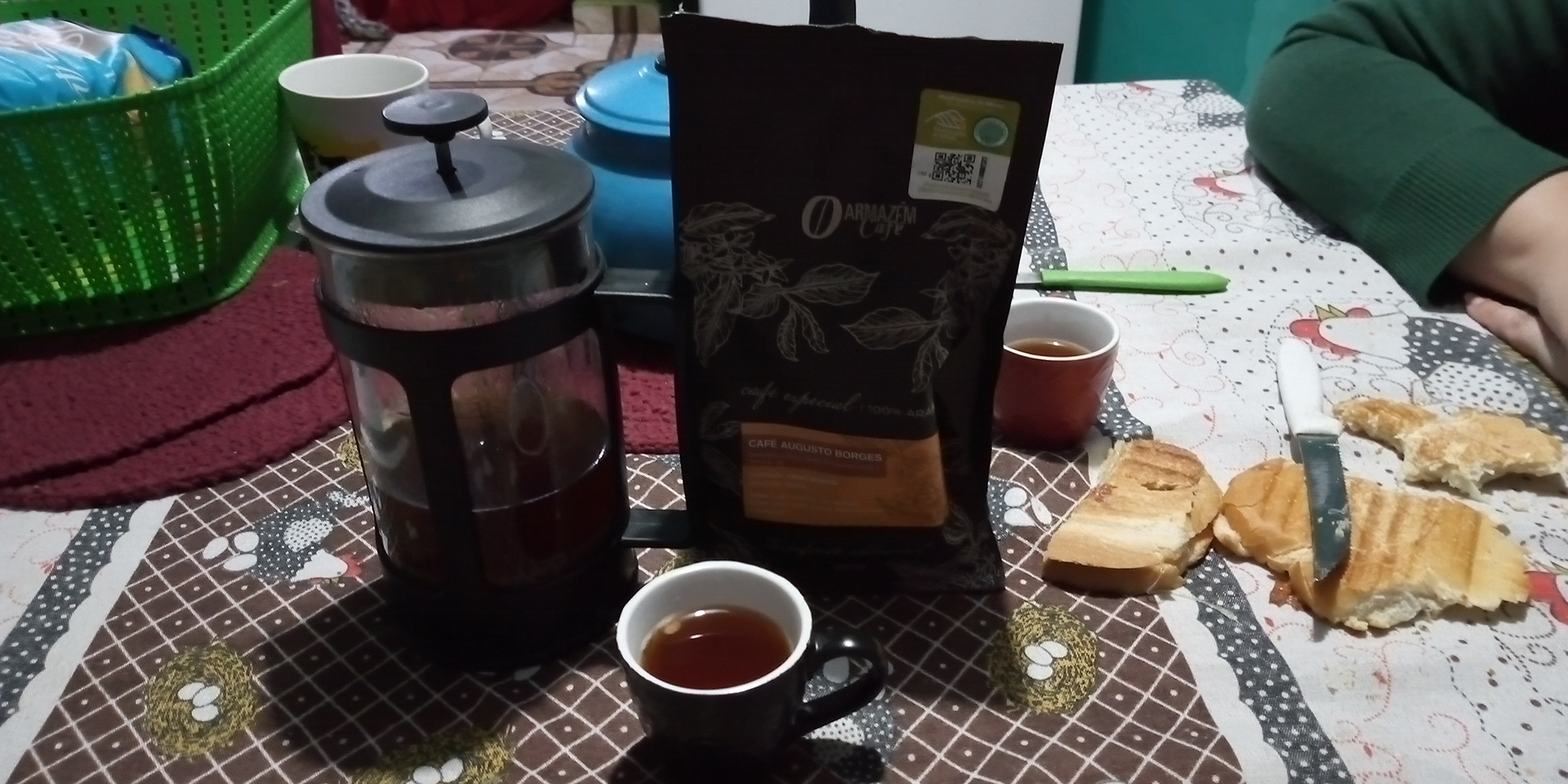 Cafezinho e uma excelente companhia aquecem o coração numa tarde fria ❤️

@amicheleregina