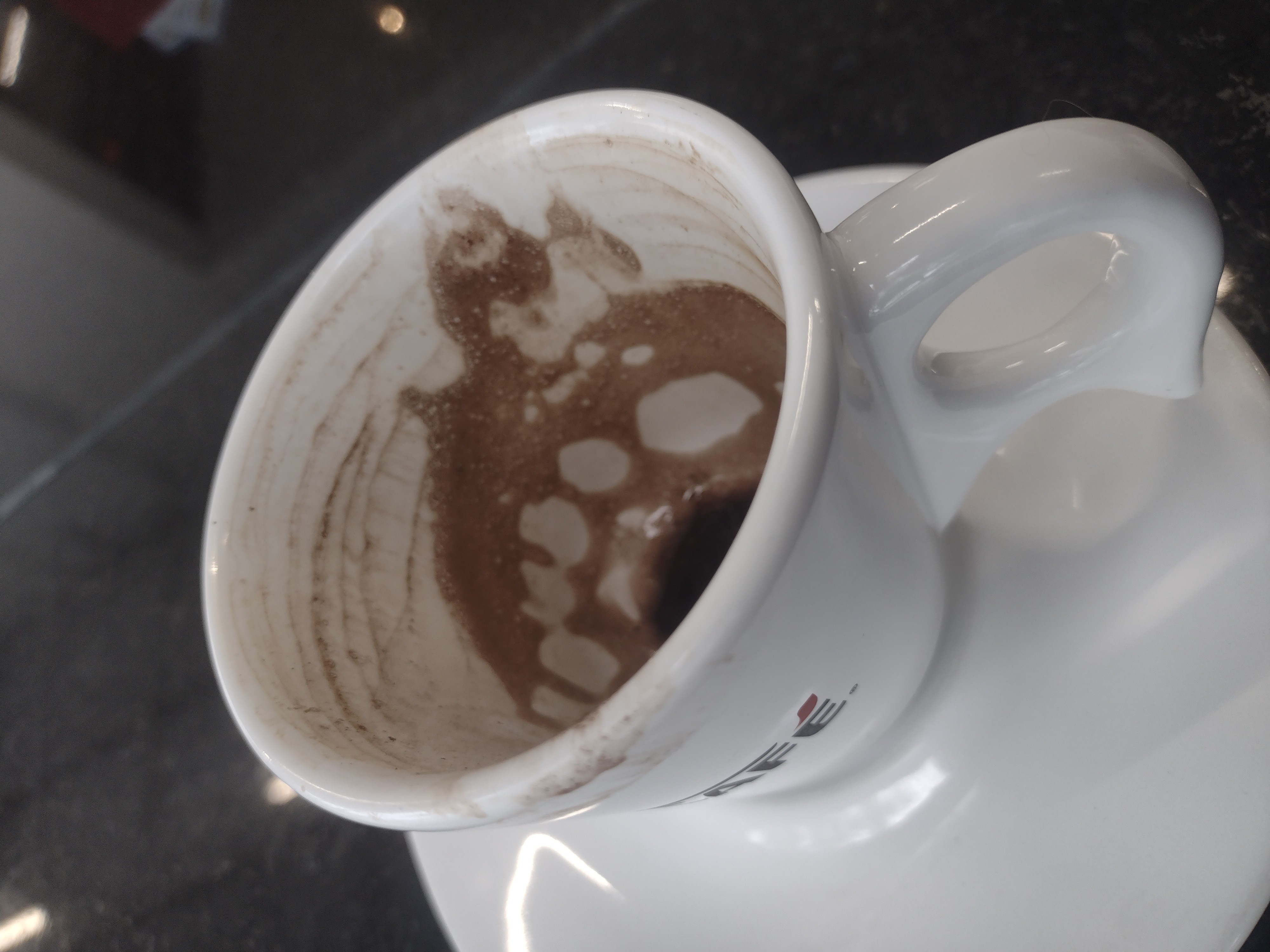 Uma pequena xícara de café num pequeno mercado, mas um grande dia de conversas e tranquilidade.