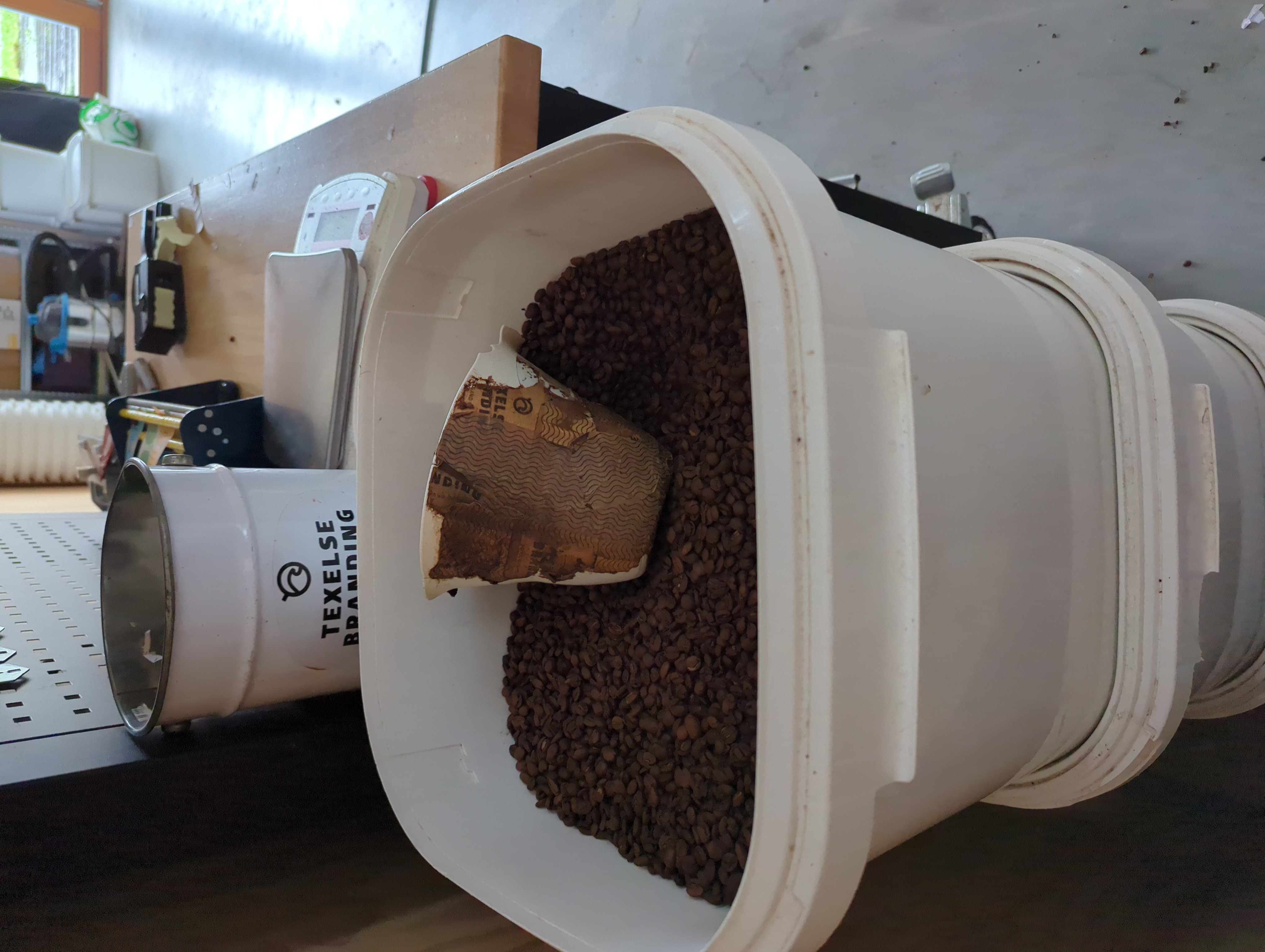 today I cupped some beans for texelsebranding and I packaged some Brazil.
lots of orders still to go order your coffee on https://texelsebranding.nl/ we'll roast it pack it and ship it to you.