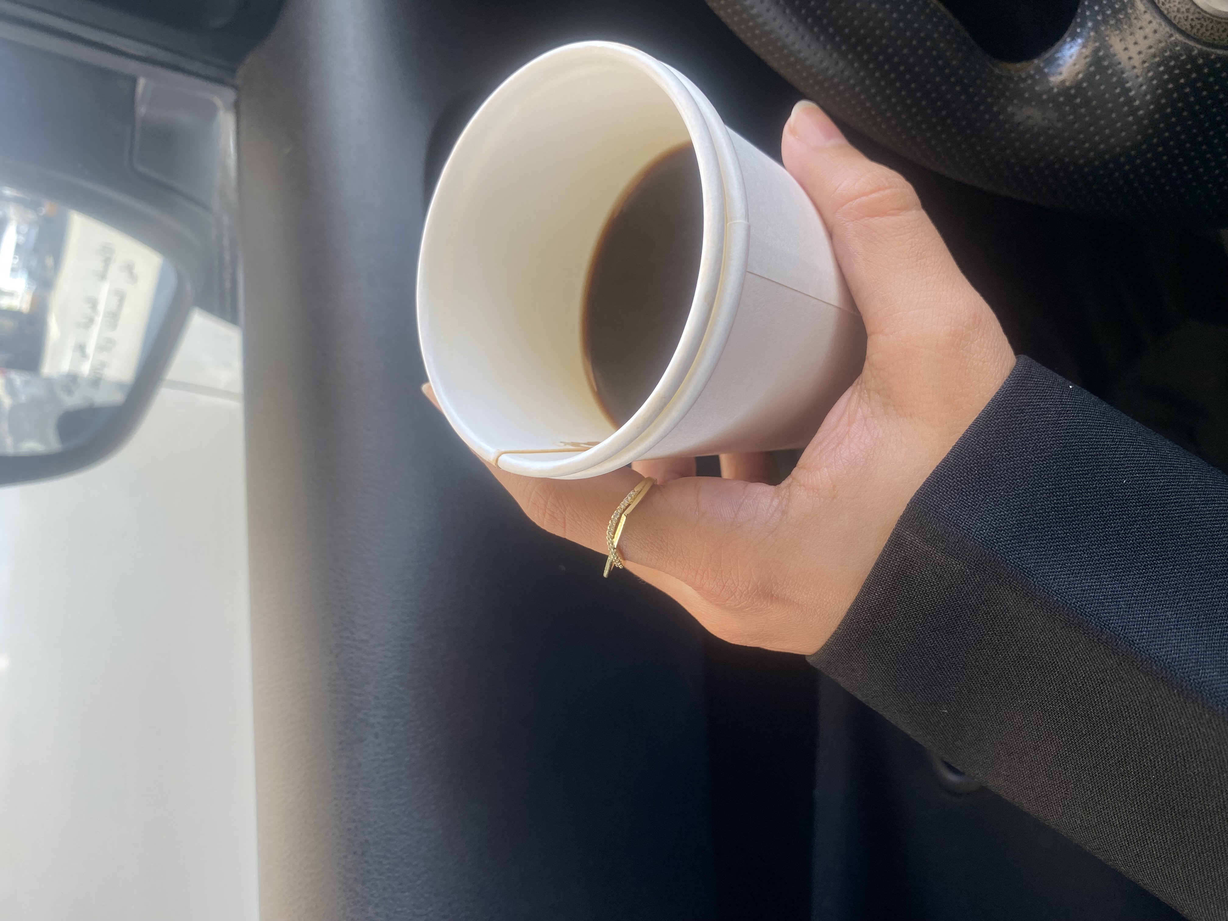 drink a coffe in the car while waiting for my appointment 🦦