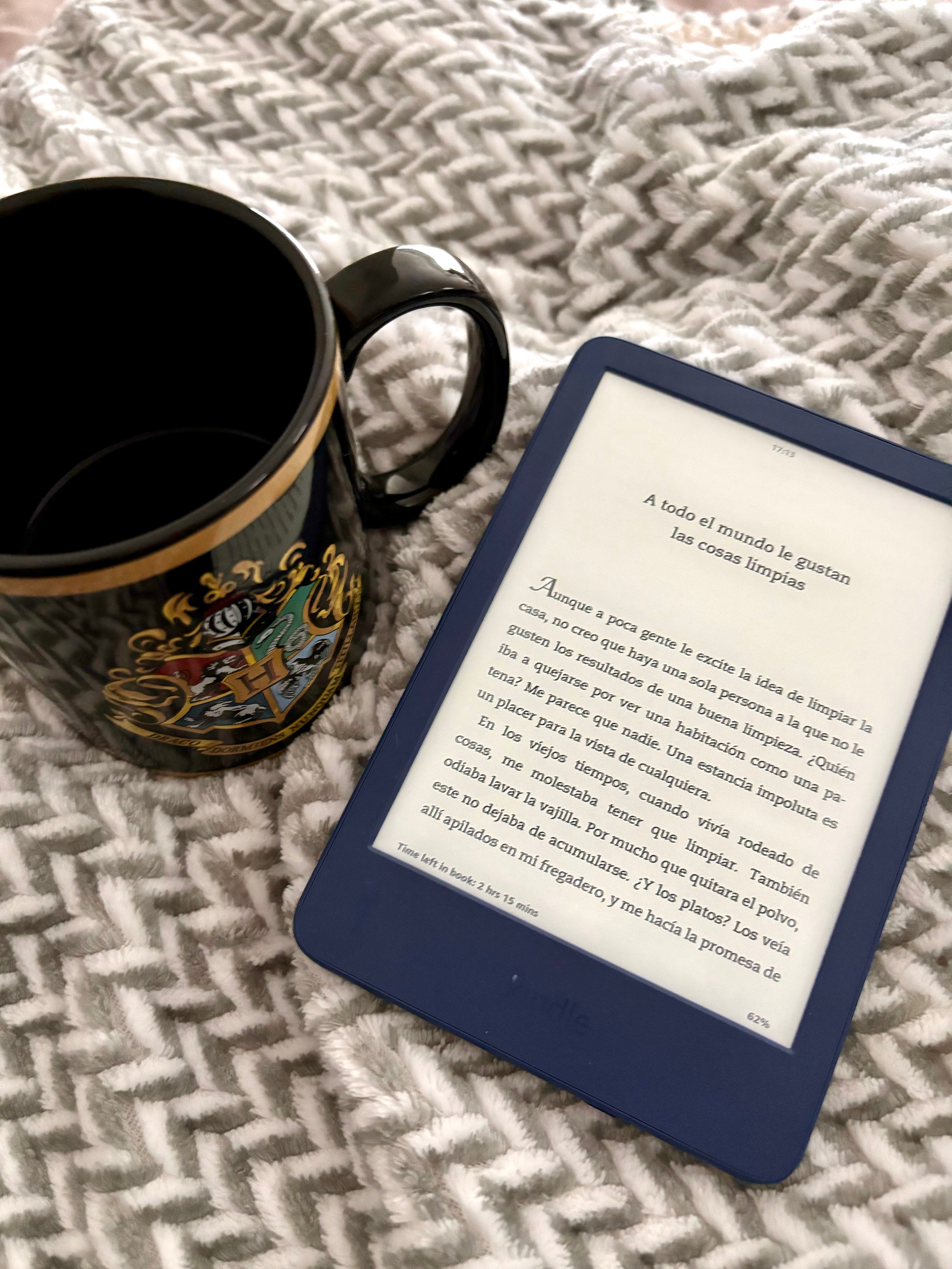 Con mi cafecito mi amada kindle 💙