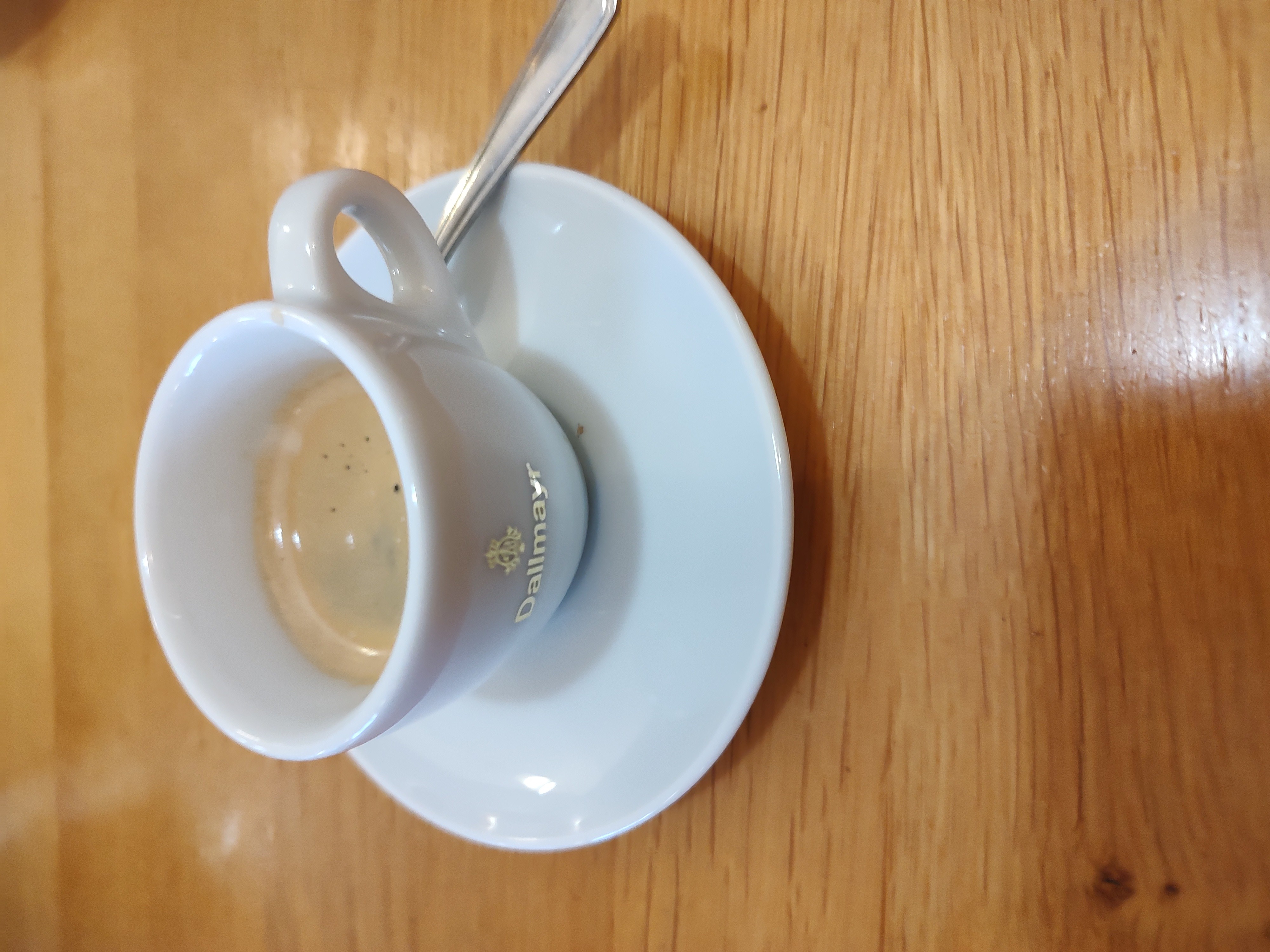 Tried a new cafe today at the Baltic Sea. They have really great cakes and pies and bread and everything. But the espresso is just bad. Lukewarm, sour and lacks aroma. 