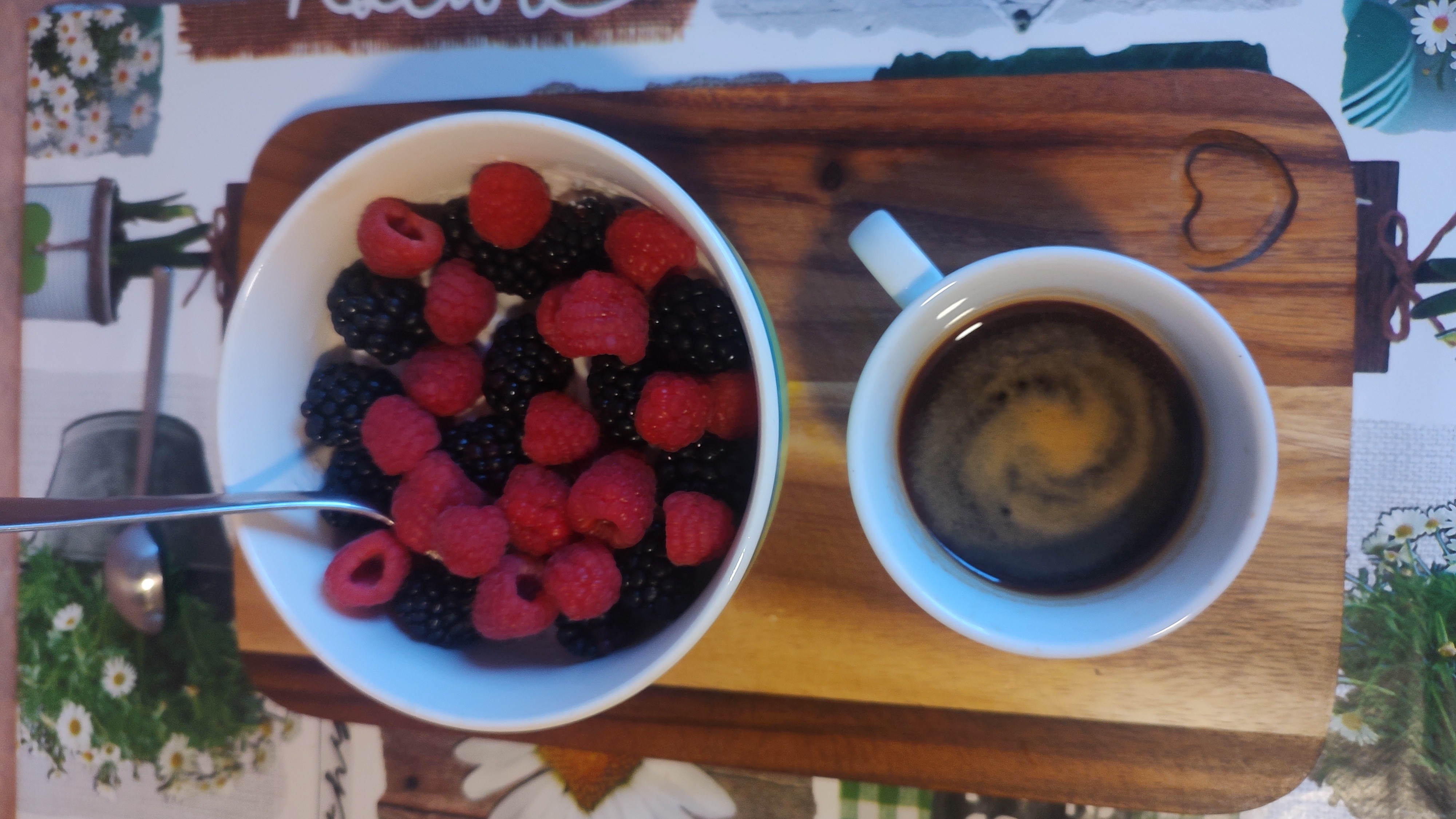 Breakfast ist ready to be enjoyed. Good coffee plus some skyr, Müsli and fresh berries.
