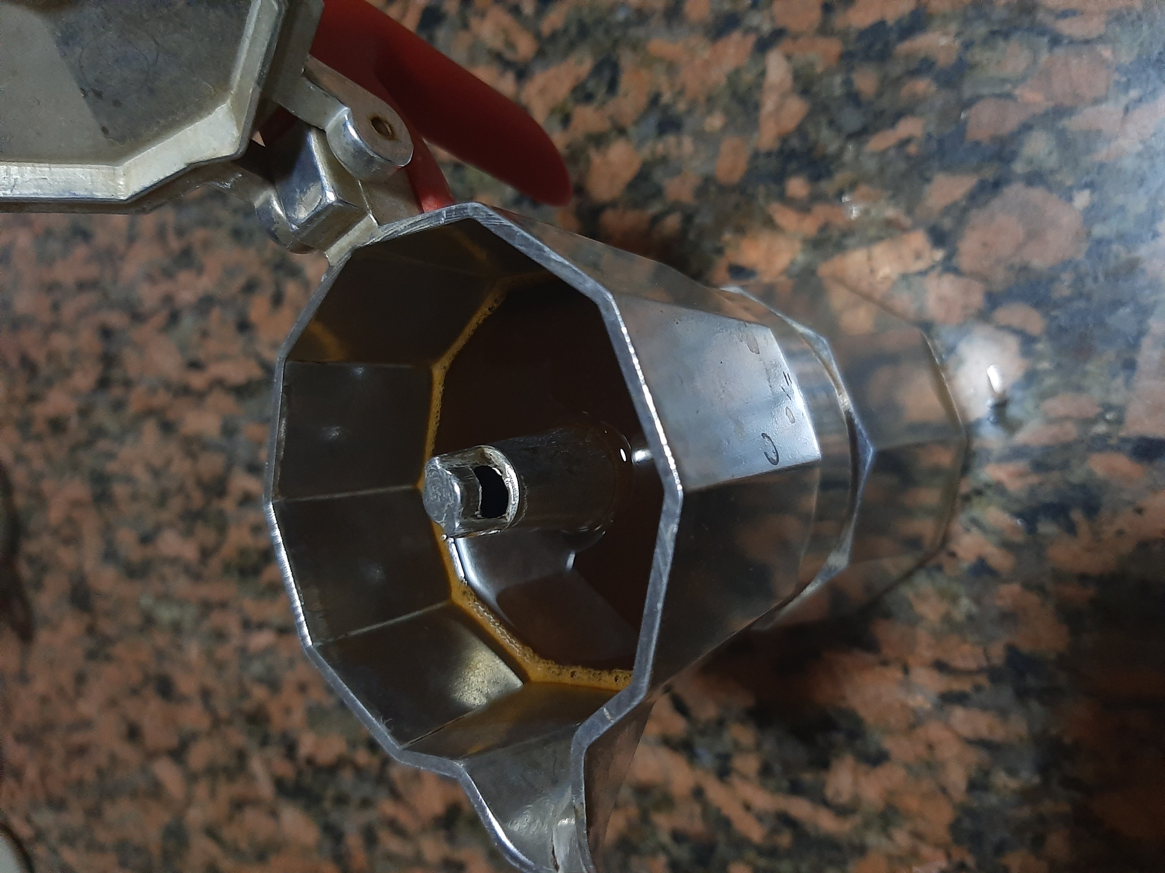 Wonderful Moka Pot cup with speciality coffee from Burundi. Bright and sweet with notes of red grapes and strawberry with subtle underlying chocolate.  