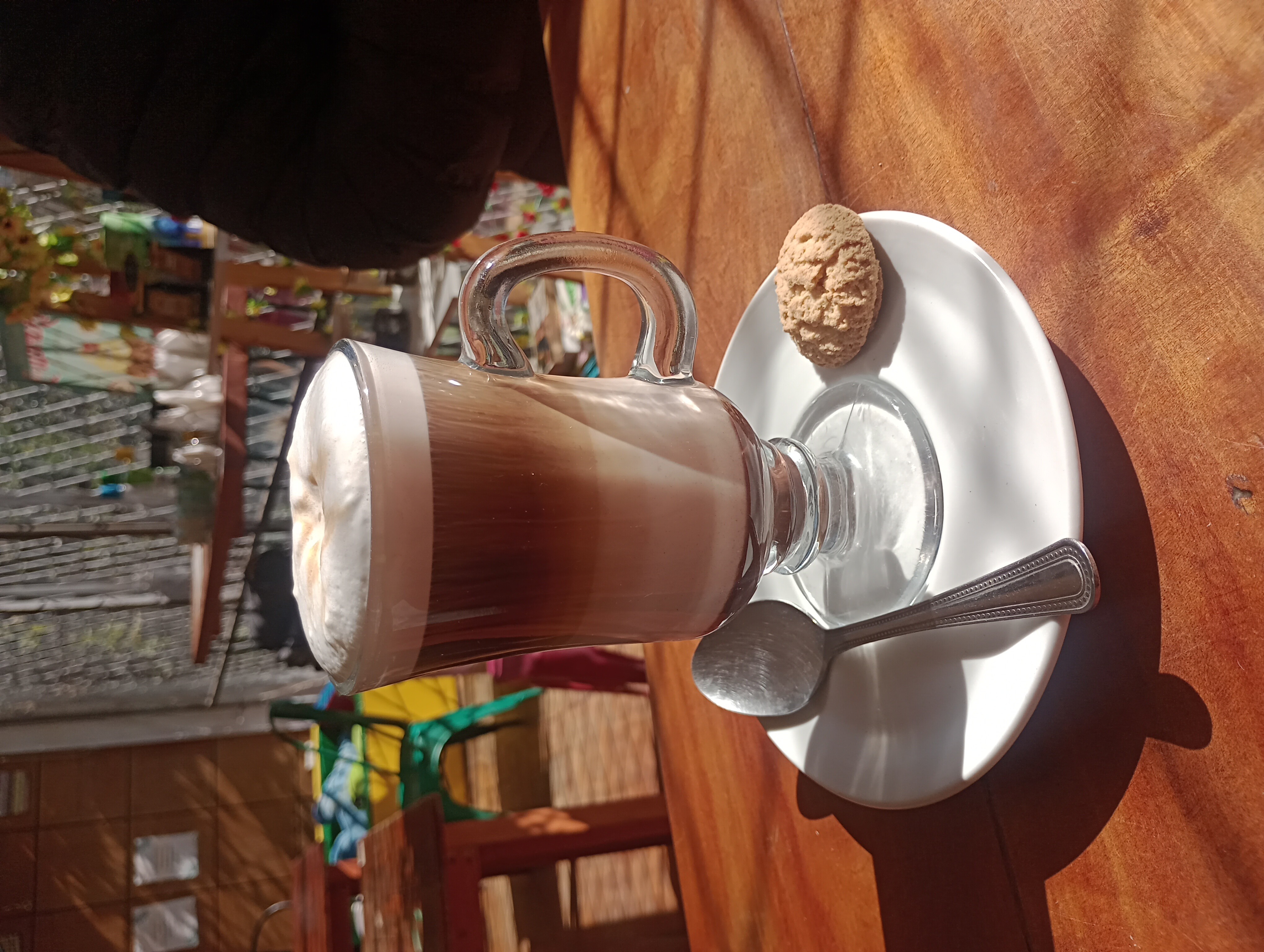 Mokaccino para comenzar bien la mañana
Me gusta que se vean las capas y/o degradadas del cafe la leche y el chocolate 