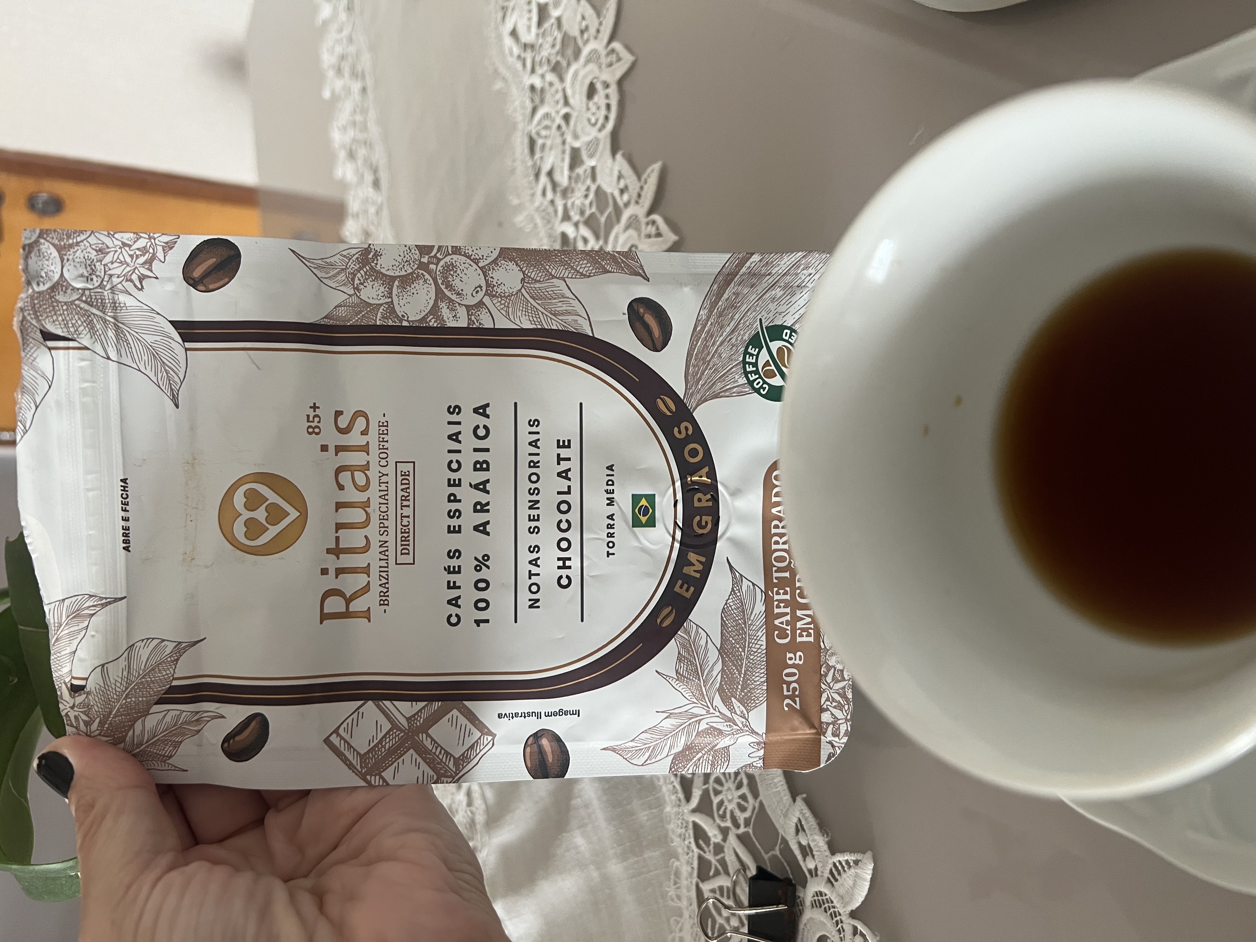 Esse café é bem gostoso. porém a finalização dele  tem um pouco de amargor. Eu fiz com 7g para 100ml de água . Ele tem 85+ pontos , porém fica devendo aquela explosão de sabor!
Na mesma linha tem  o  frutas vermelhas que eu gostei mais  ! Depois falo sobre ele !
