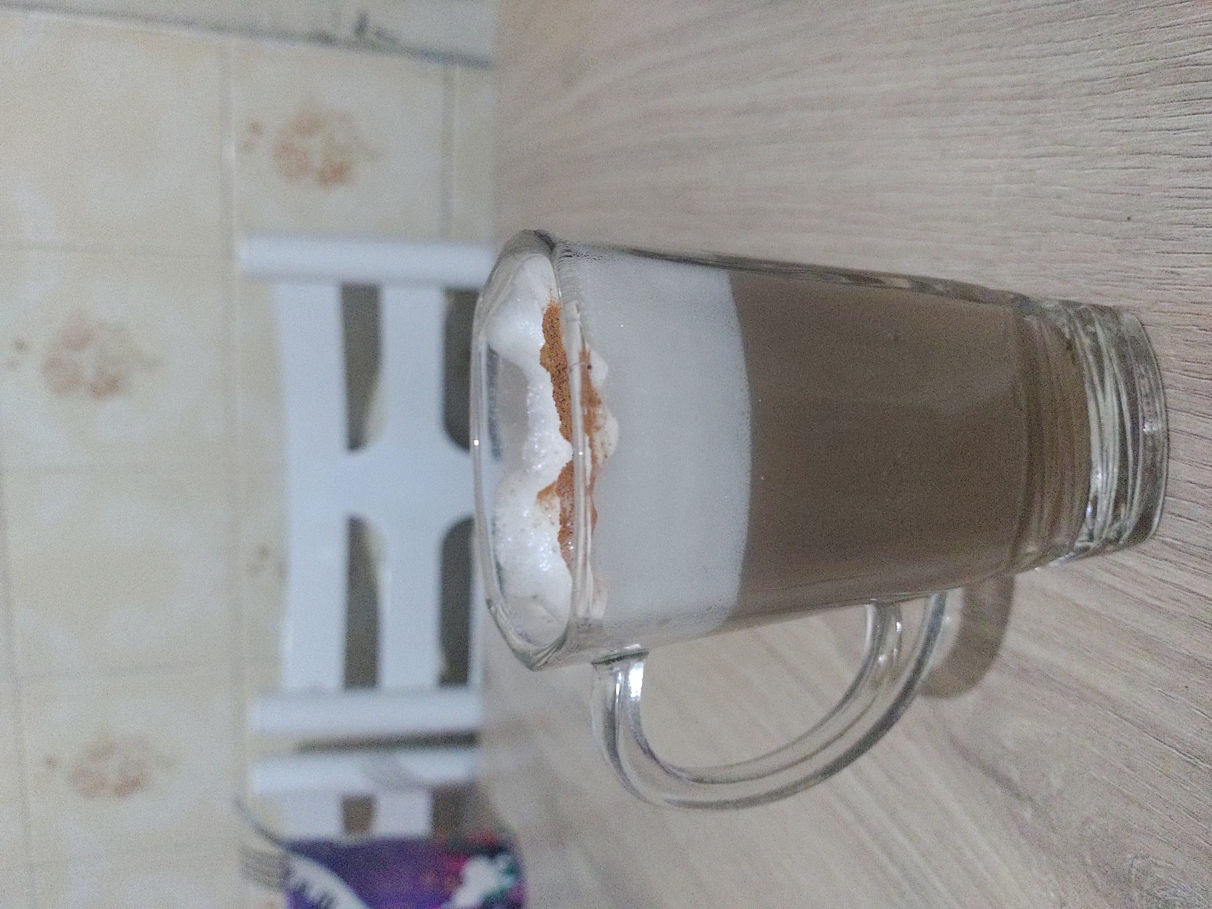 Fiz um café mais doce para combinar quando você for comer um salgado.

Ingredientes:
- Leite
- Café
- Açucar
- Achocolatado
- Canela em pó

Modo de preparo
Misture o leite e o açucar. Espuma o leite e depois coloca o café e por cima coloque canela em pó e achocolatado.

