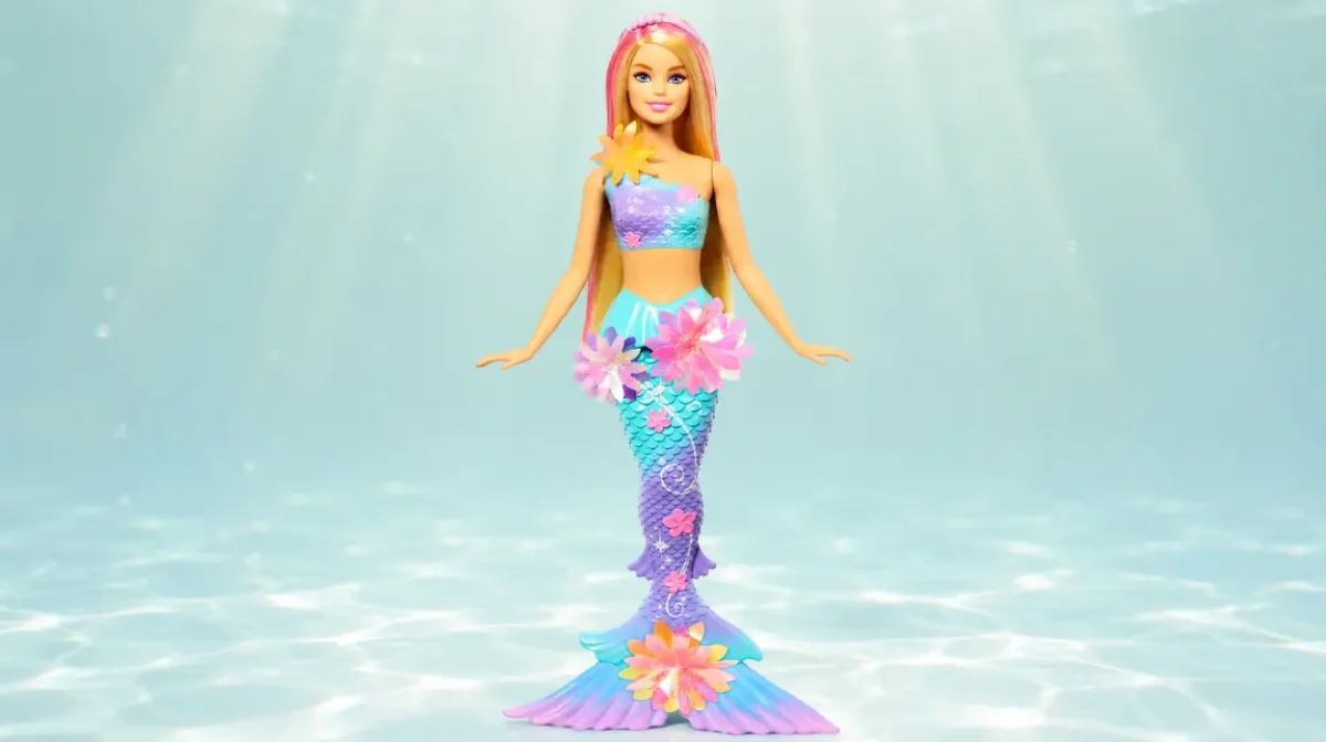 Muñeca Barbie sirena con flores mágicas y diadema de perlas por sólo 13,99€ (-48%)