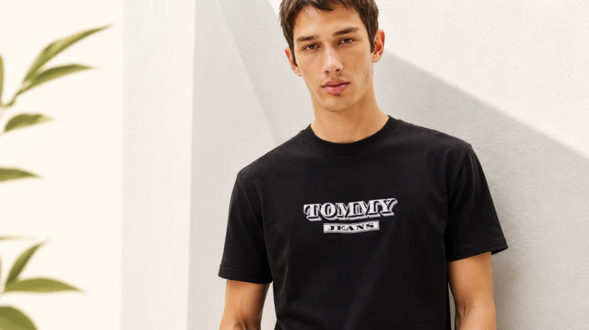 Tu camiseta negra favorita de Tommy Jeans para cualquier ocasión por sólo 17,95€ (-40%)