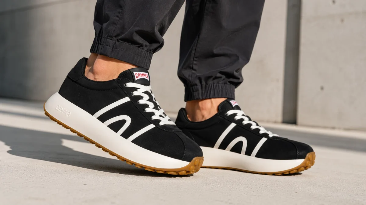 Zapatillas Camper Pelotas Athens para hombre en color negro por sólo 72€ con envío gratis (-40%)