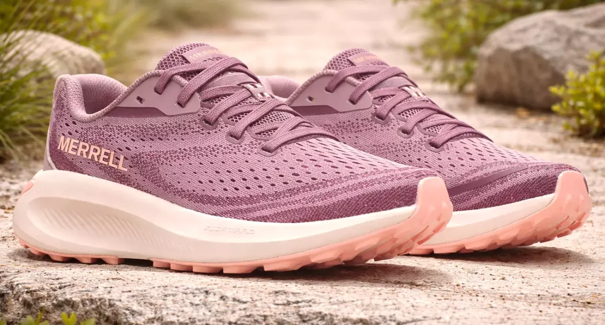Las vendidísimas zapatillas de trail Merrell Morphlite para mujer tienen hoy un 40% de descuento en este bonito color Pale Cherry