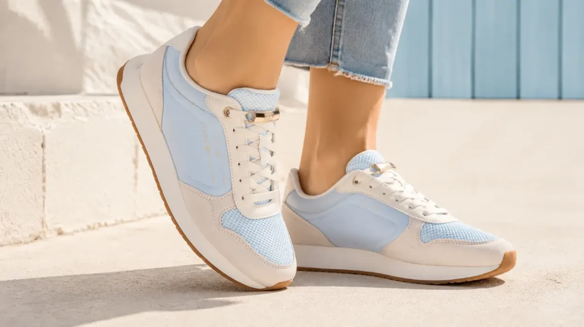 Zapatillas Tommy Hilfiger TH Chic Eva Runner para mujer en azul y crema por sólo 49€ con envío gratis (-51%)