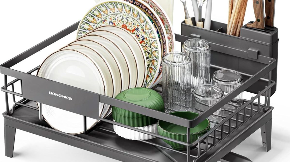 Escurreplatos Songmics con soporte para cubiertos, giratorio 360° y extensible por sólo 17,99€ (-33%)