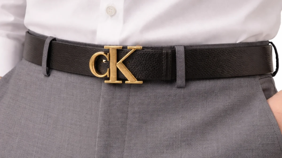 Un cinturón que eleva cualquier look: diseño Calvin Klein con hebilla distintiva para hombrepor sólo 27€ (51% de descuento)