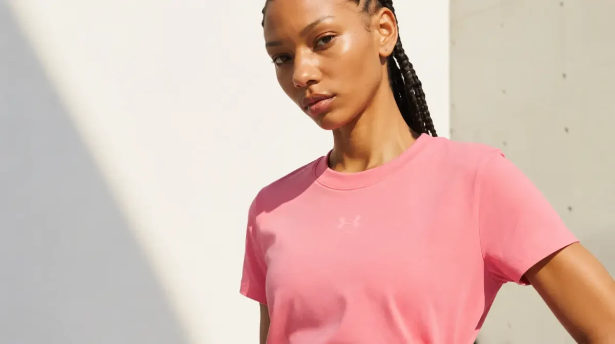 Camiseta Under Armour Rival Core SS de algodón suave y elástico para mujer por sólo 17,99€ (-40%)