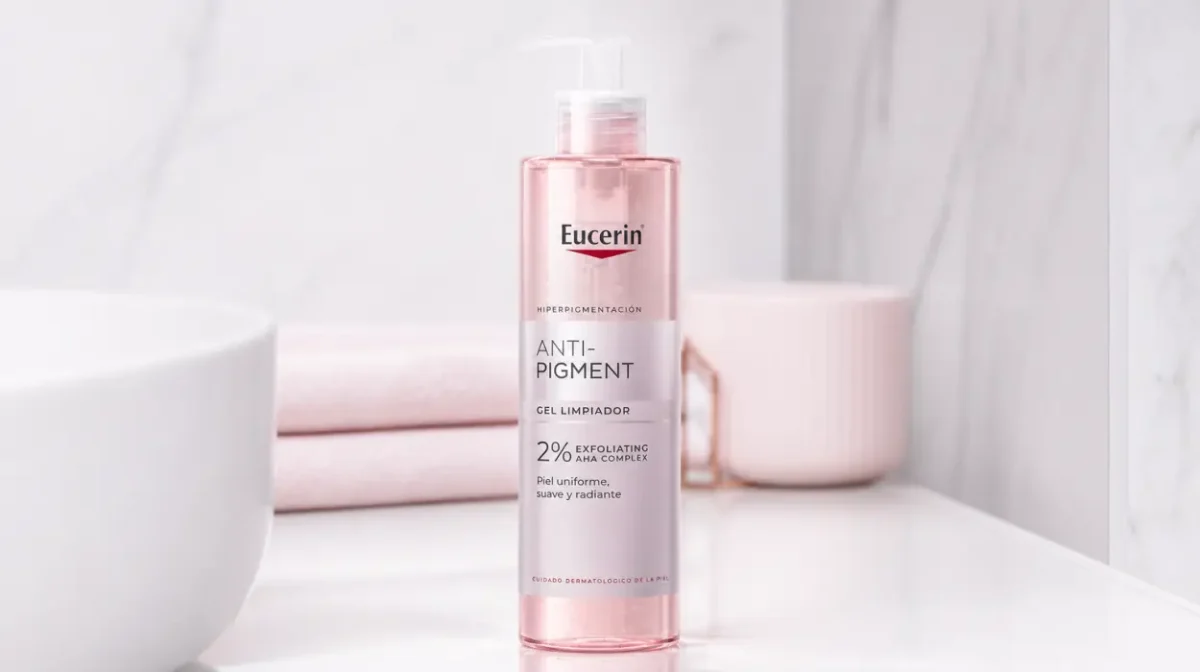 Gel limpiador facial Eucerin Anti-Pigment de 400 ml con exfoliación AHA por sólo 13,93€ (-45%)