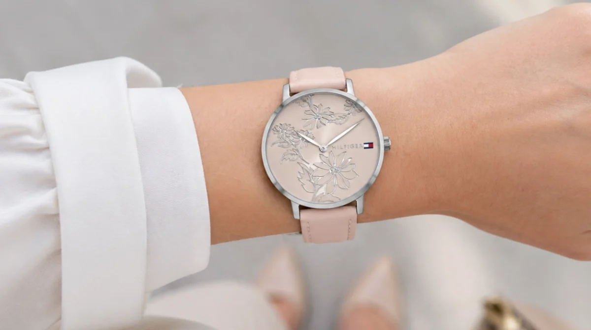 Este reloj Tommy Hilfiger con esfera decorada es un regalo elegante y hoy tiene un precio fantástico (menos de 55€)