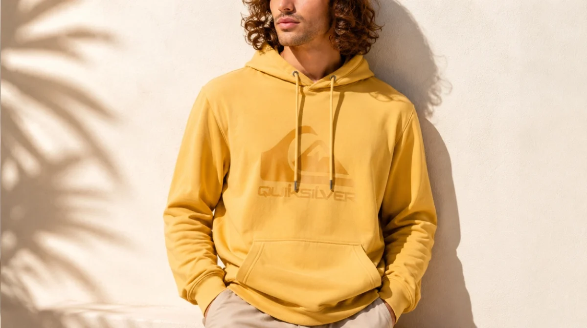 Confort y estilo diario con la sudadera Quiksilver Comp Logo, capucha y bolsillo canguro por sólo 29,92€ con envío gratis (-54%)