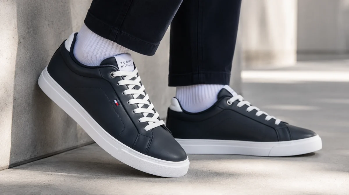 Zapatillas de piel Tommy Hilfiger Icon Court Light para hombre por sólo 49,95€ con envío gratis (50% de descuento)