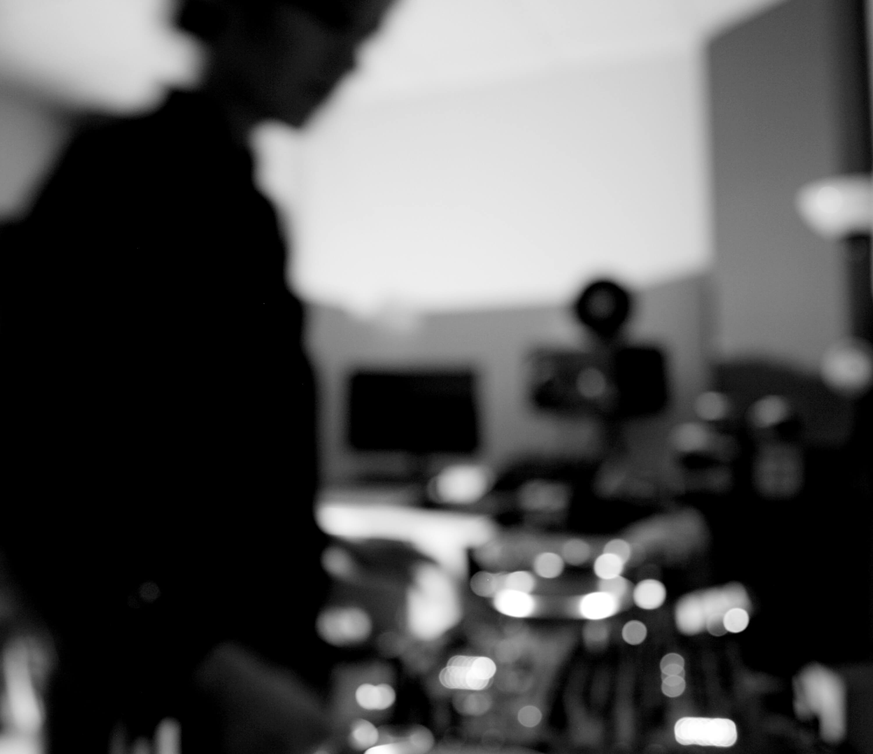 Silvia Torres en el estudio - DJ y productora electrónica de Madrid