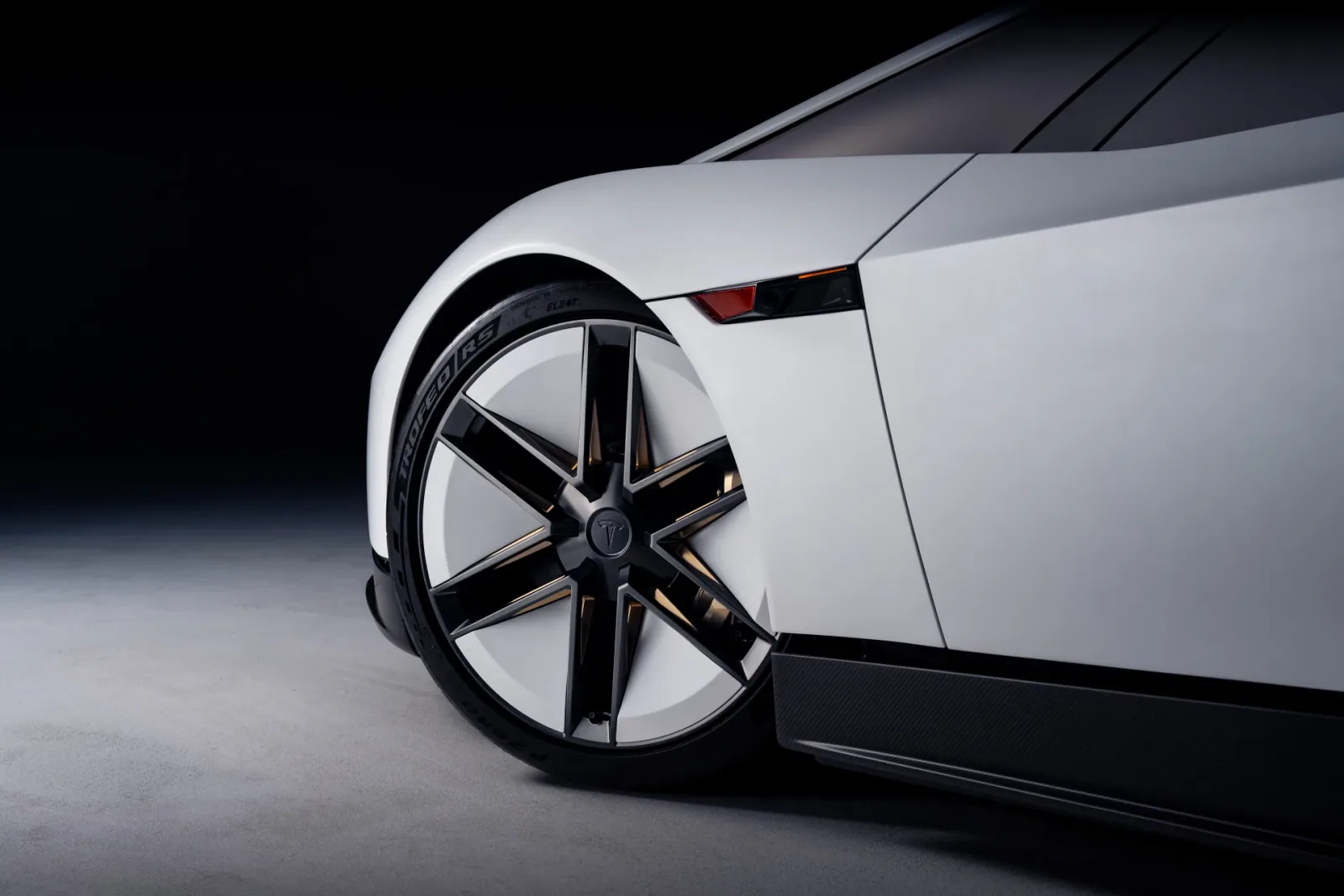 Front wheel and side bodywork detail.