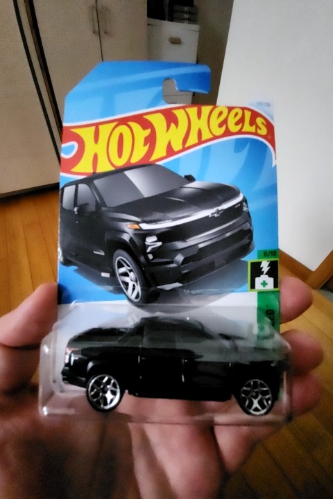 SILVERADO EV RST