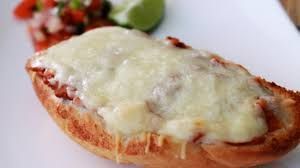 Toast mit Tomaten, Schinken und Käse