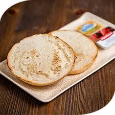 Toast mit Butter und Marmelade