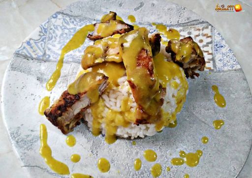 Pollo al curry con arroz especiado