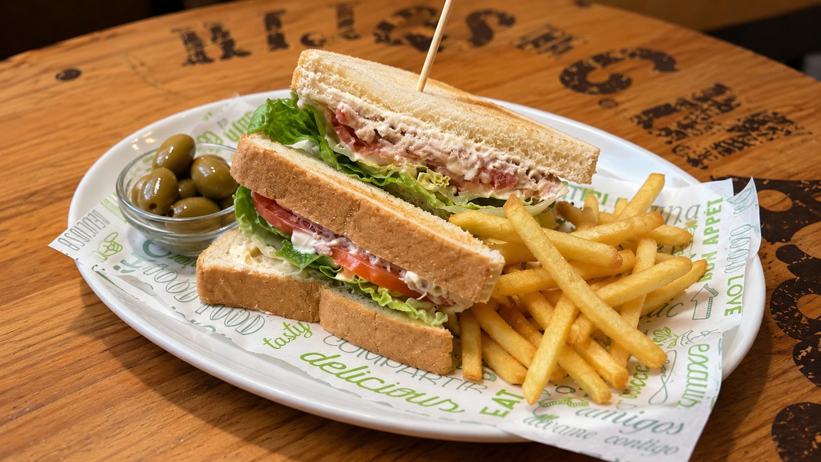 Sandwich de atún