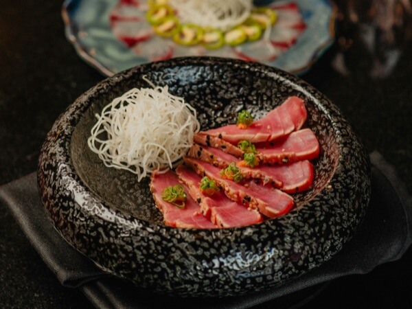 Atún rojo en tataki