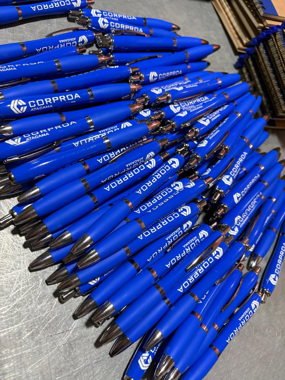Boligrafos de plastico personalizados con DTF UV