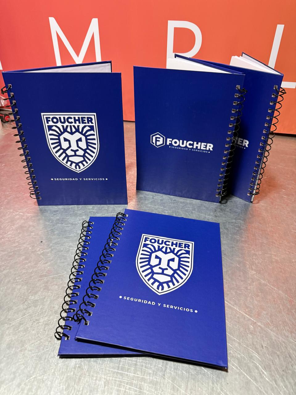 Kit de papelería corporativa personalizada