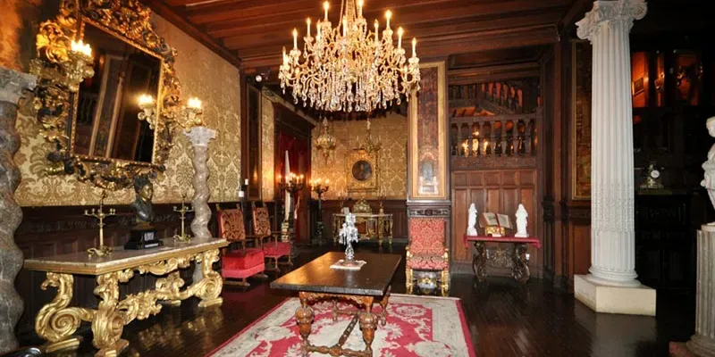 The Belcourt Guided Tour 