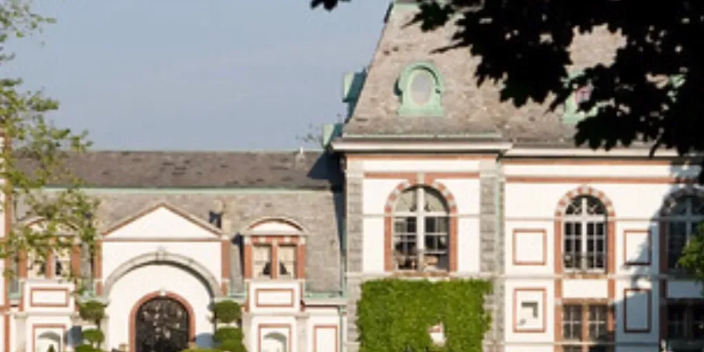 The Belcourt Guided Tour 