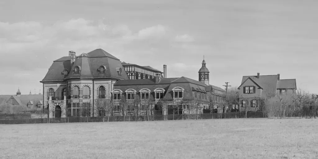 The Belcourt Guided Tour