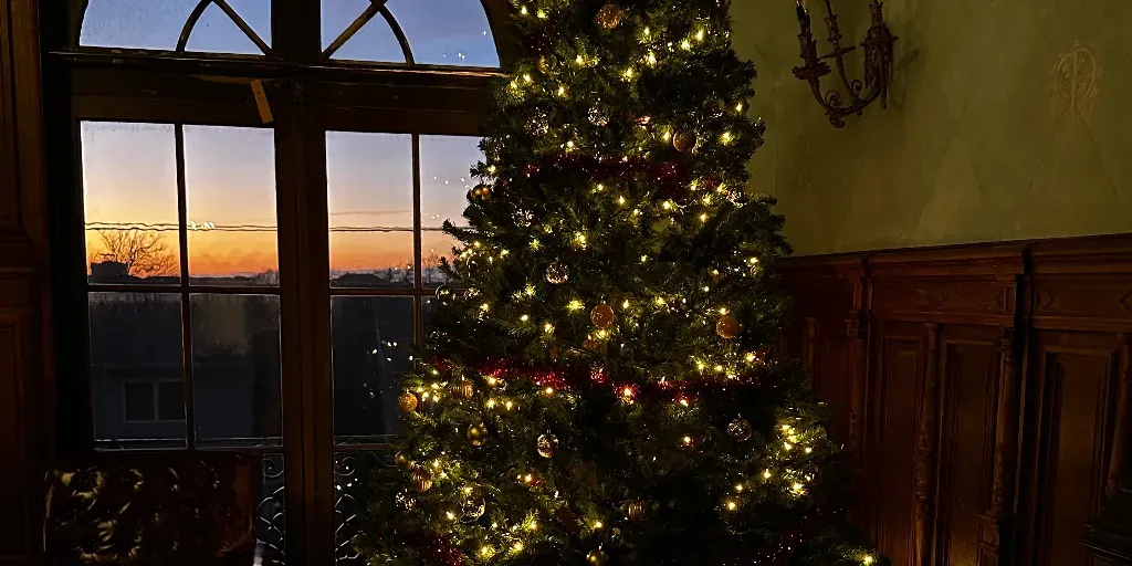 The Belcourt Candlelight Holiday Tour