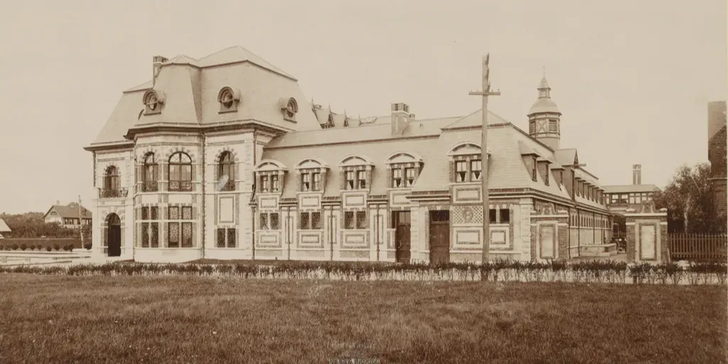 The Belcourt Guided Tour 