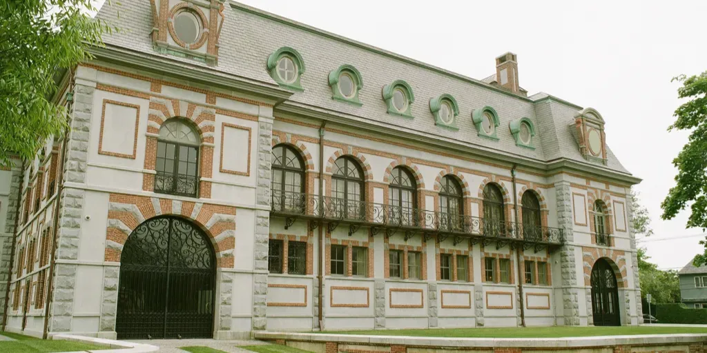 The Belcourt Guided Tour 