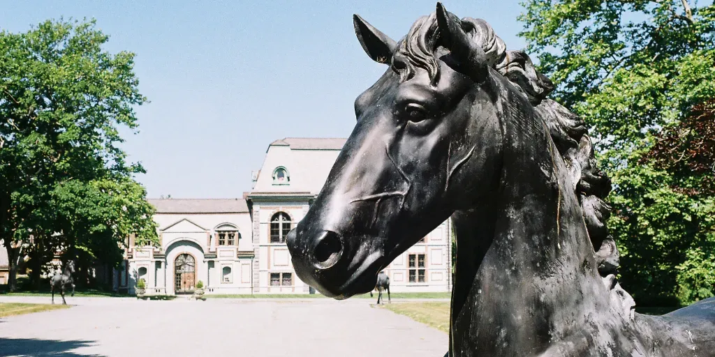 The Belcourt Guided Tour 