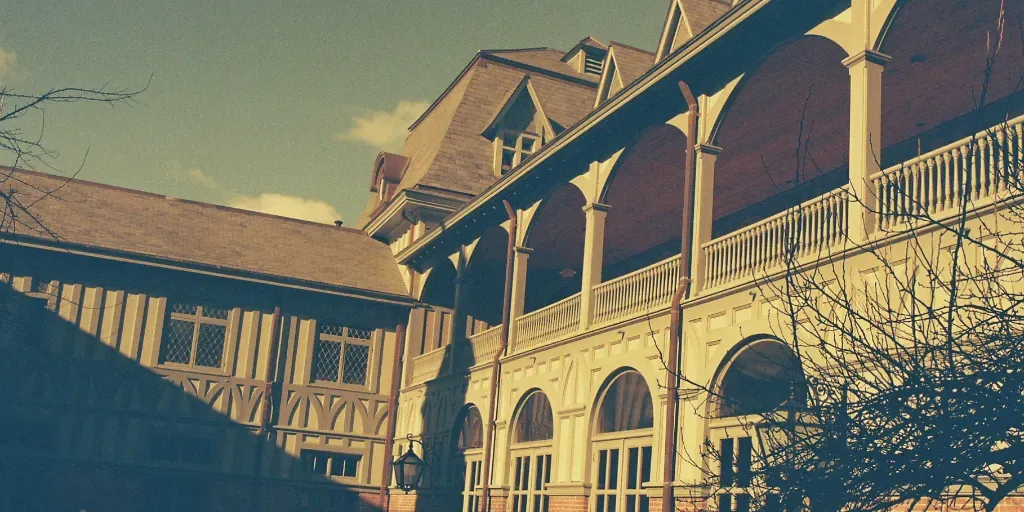The Belcourt Guided Tour 