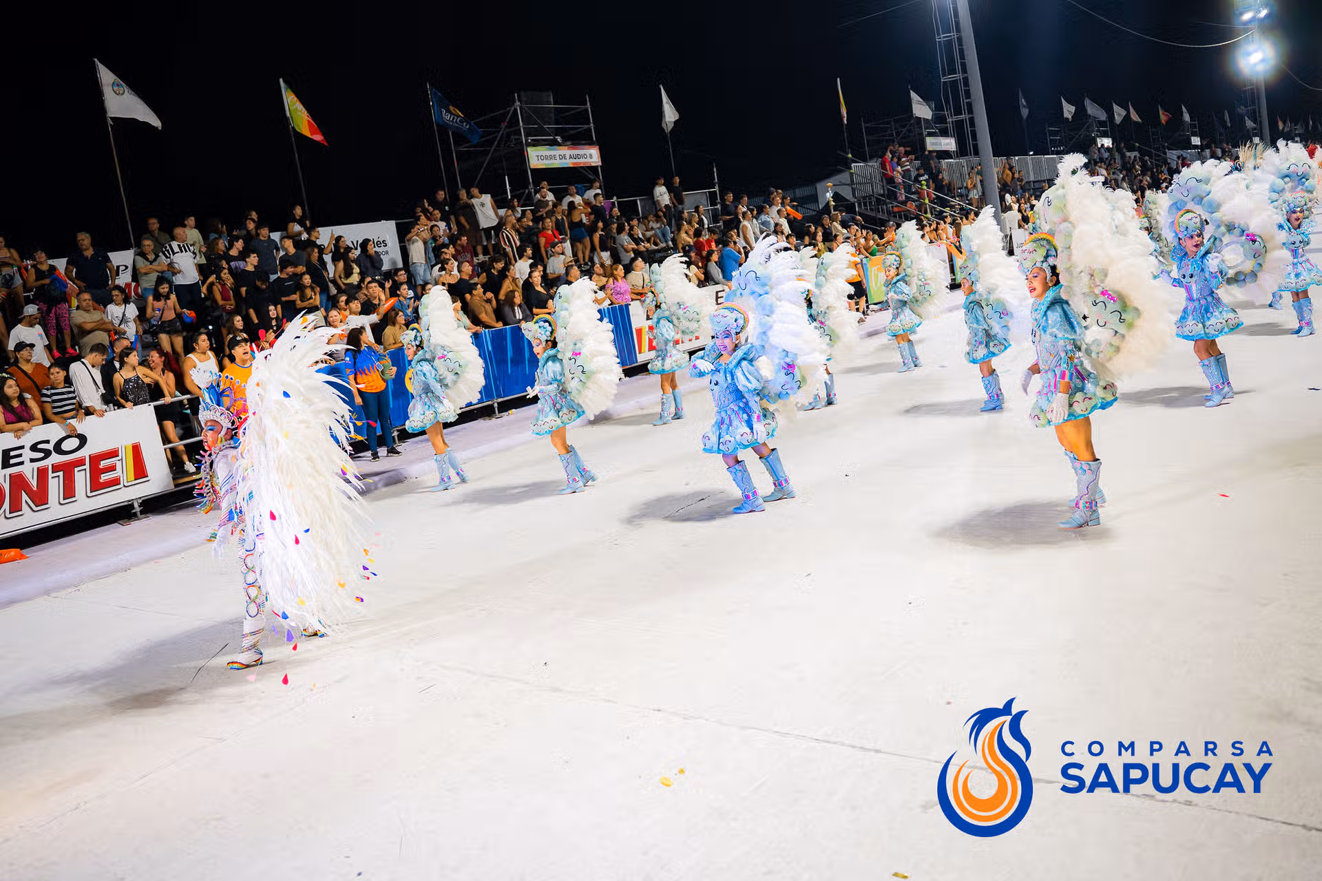 Galería de fotos de la Octava Noche de Corso 21-02-26