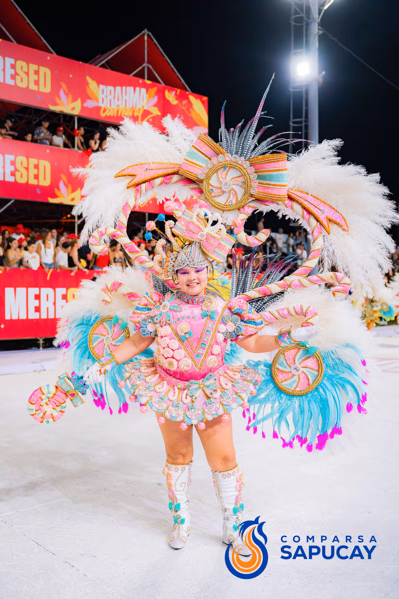 Galería de fotos de la Octava Noche de Corso 21-02-26